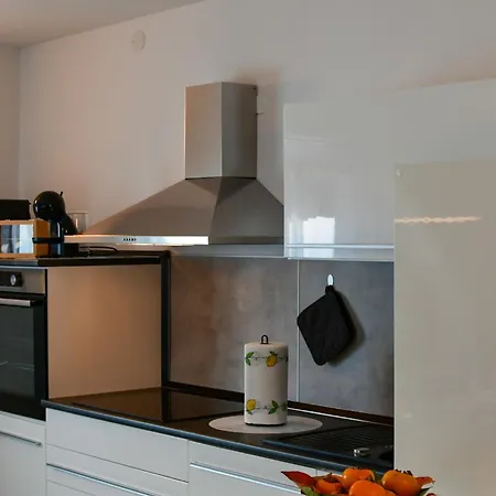 Piramida Kras דירה Komen