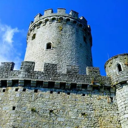 Piramida Kras * Komen