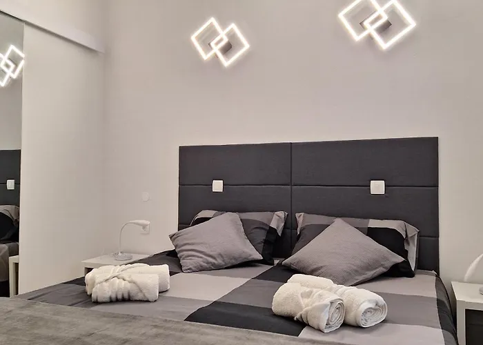 Piramida Kras 公寓 Komen