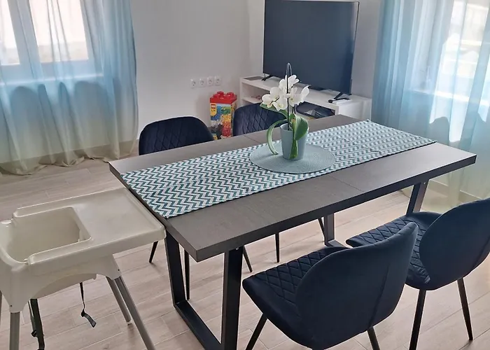 Piramida Kras 公寓