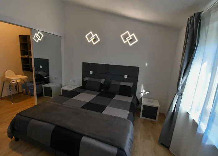 Piramida Kras * Komen