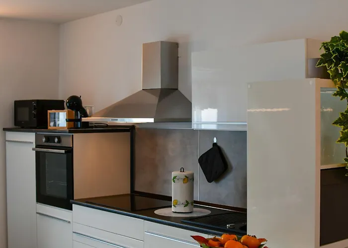 Piramida Kras 公寓 Komen