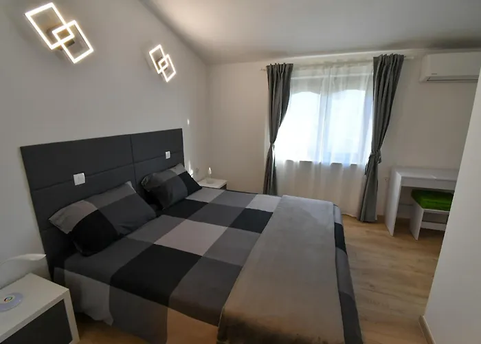 Piramida Kras 公寓 *