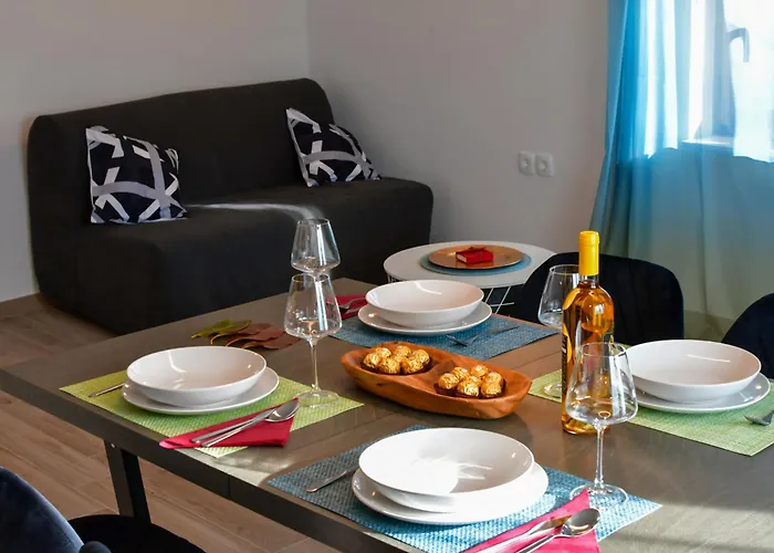 Piramida Kras 公寓 Komen