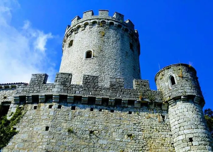 Piramida Kras * Komen