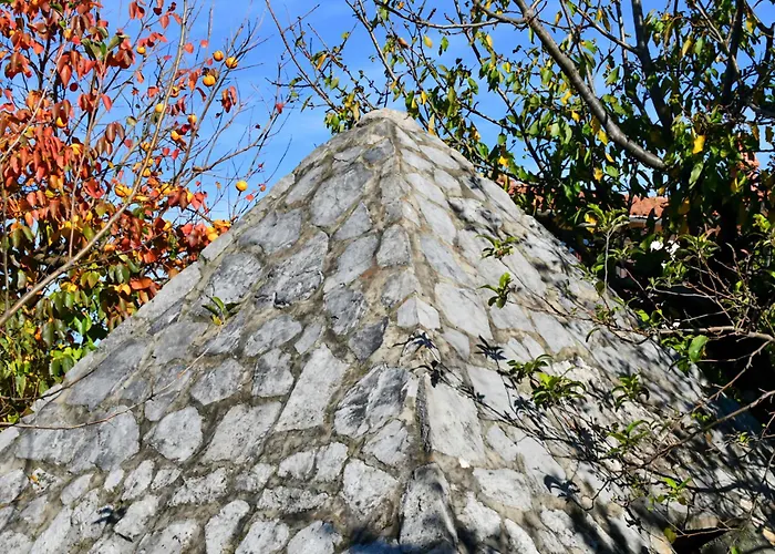 Piramida Kras 公寓 Komen